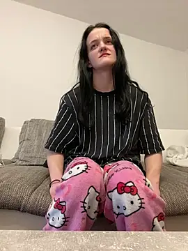 LeonieClaire online show from February 18, 2026, 8:33 am