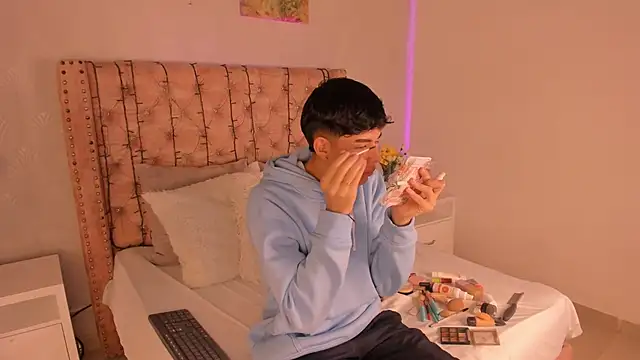 noah lewiss online show from March 5, 2026, 11:18 am