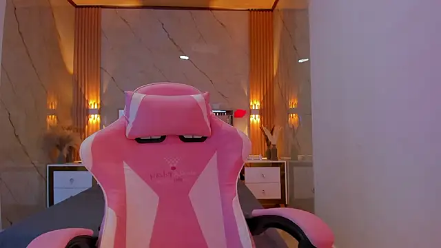 Snapshot of avigail_xo chatting on February 7, 2026, 12:35 pm avigail xo online show from February 7, 2026, 12:35 pm