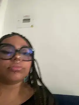 Snapshot of AlahiaFrequency chatting on March 4, 2026, 9:33 pm AlahiaFrequency online show from March 4, 2026, 9:33 pm