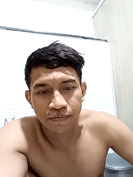 Snapshot of gigoloindo86 chatting on February 1, 2026, 5:00 pm gigoloindo86 online show from February 1, 2026, 5:00 pm