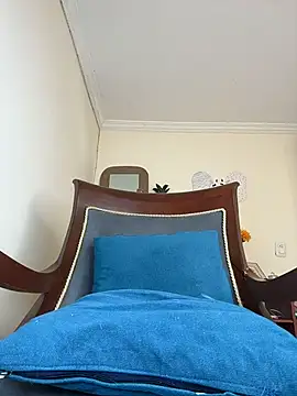 LilaRvsh online show from April 18, 2026, 7:07 pm