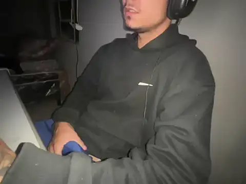 cerejadc online show from April 13, 2026, 3:43 am