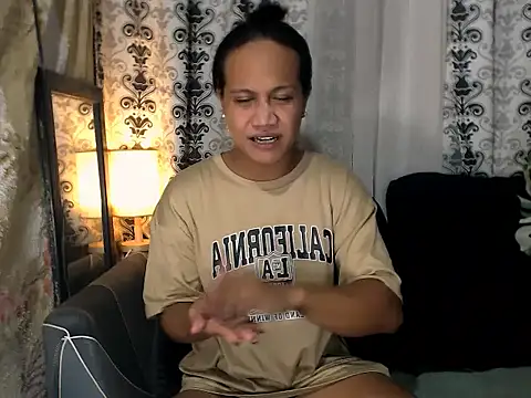 Snapshot of Queen-barbie chatting on July 20, 2026, 3:47 am Queen-barbie online show from July 20, 2026, 3:47 am