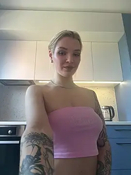 Snapshot of SinLuna_ chatting on June 23, 2026, 3:43 pm SinLuna online show from June 23, 2026, 3:43 pm