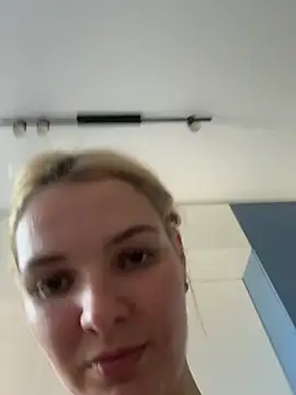 Snapshot of SinLuna_ chatting on June 19, 2026, 2:12 pm SinLuna online show from June 19, 2026, 2:12 pm