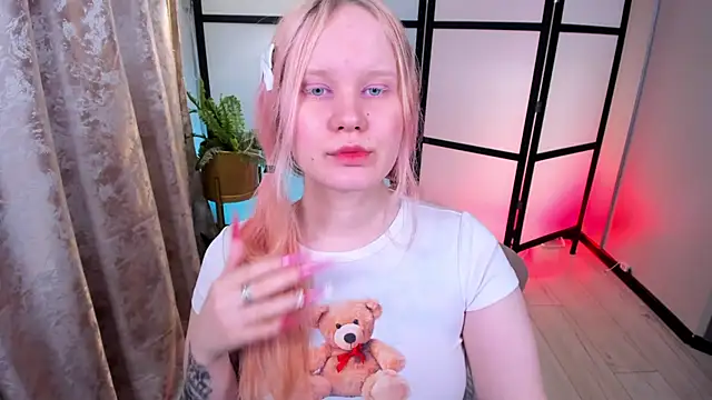 AnnieVibe online show from April 18, 2026, 7:29 pm