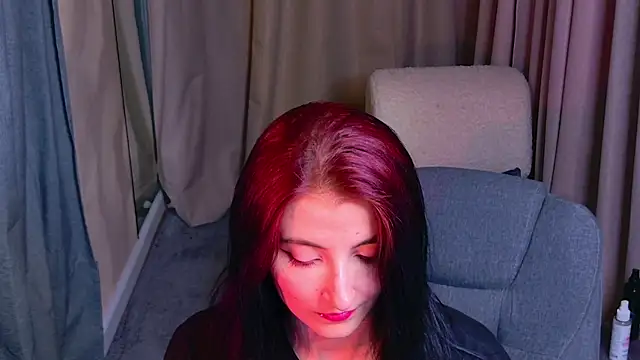 NicoleLuxe online show from May 12, 2026, 6:25 pm