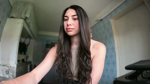 Snapshot of LiluMartiznir chatting on June 15, 2026, 6:35 am LiluMartiznir online show from June 15, 2026, 6:35 am