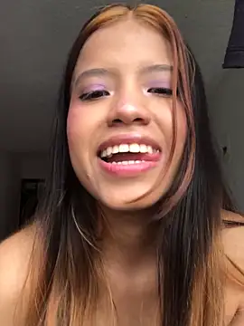 Snapshot of Vilu_and_Xuxi_ chatting on March 18, 2026, 8:21 pm Vilu and Xuxi online show from March 18, 2026, 8:21 pm