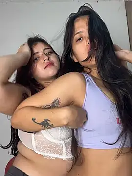 Snapshot of Vilu_and_Xuxi_ chatting on February 22, 2026, 10:11 pm Vilu and Xuxi online show from February 22, 2026, 10:11 pm