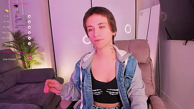 Snapshot of AutumnWhisper chatting on February 3, 2026, 9:31 pm AutumnWhisper online show from February 3, 2026, 9:31 pm