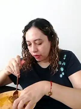risitos23 online show from May 10, 2026, 4:53 pm