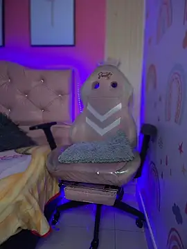 Snapshot of Karolaiin_LS chatting on February 24, 2026, 8:42 pm Karolaiin LS online show from February 24, 2026, 8:42 pm