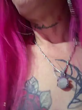 Snapshot of Karolaiin_LS chatting on February 18, 2026, 7:32 pm Karolaiin LS online show from February 18, 2026, 7:32 pm