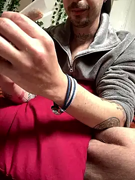 Piratee666 online show from April 16, 2026, 9:10 am