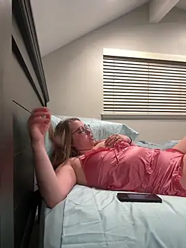 Snapshot of xxlivecouple chatting on March 9, 2026, 6:28 am xxlivecouple online show from March 9, 2026, 6:28 am