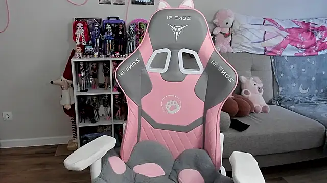 MollysLand online show from March 27, 2026, 10:49 am