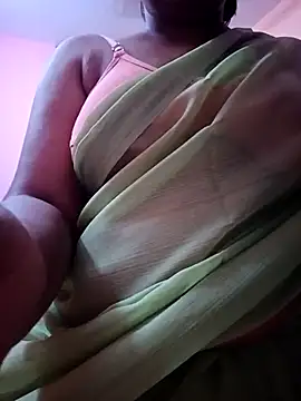 Snapshot of vyshali_vyshu chatting on March 18, 2026, 4:19 pm vyshali vyshu online show from March 18, 2026, 4:19 pm