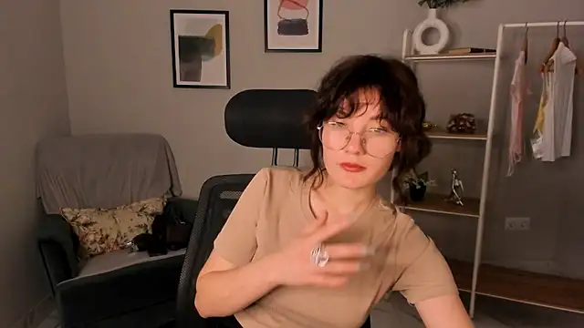 Snapshot of Stefani_Rouds chatting on February 10, 2026, 12:04 pm Stefani Rouds online show from February 10, 2026, 12:04 pm