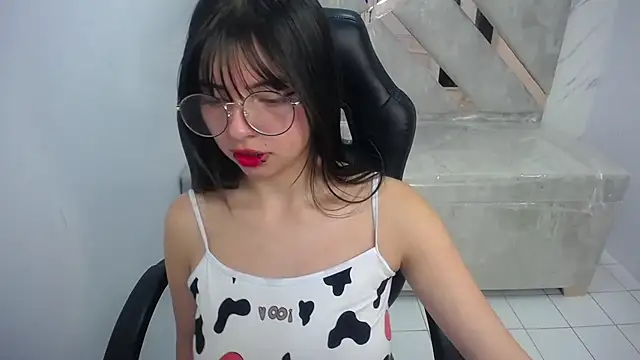 Snapshot of elizabeth_t_ chatting on March 16, 2026, 1:04 pm elizabeth t online show from March 16, 2026, 1:04 pm
