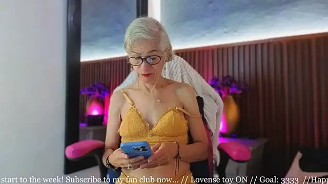 miss monserrate01 online show from February 20, 2026, 1:13 pm