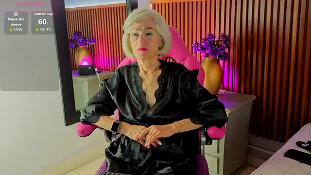 miss monserrate01 online show from May 19, 2026, 1:40 pm