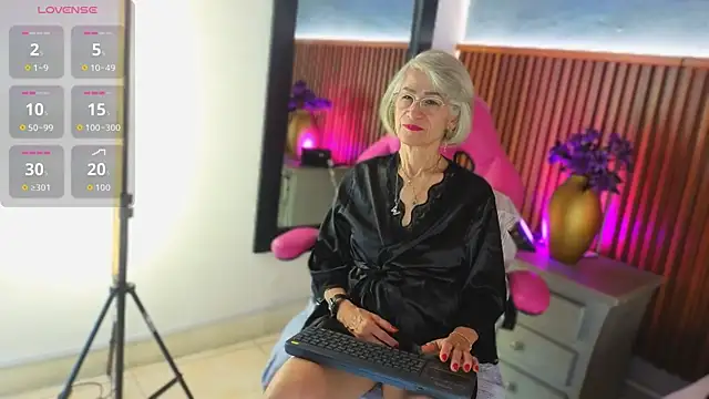 miss monserrate01 online show from May 12, 2026, 1:50 pm