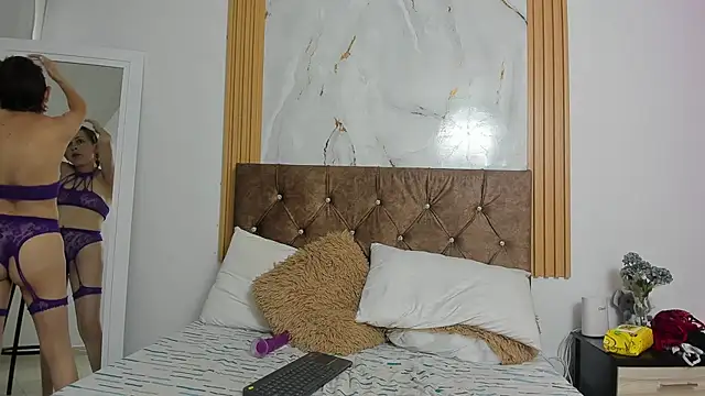 Candyfox2606 online show from February 15, 2026, 12:48 pm