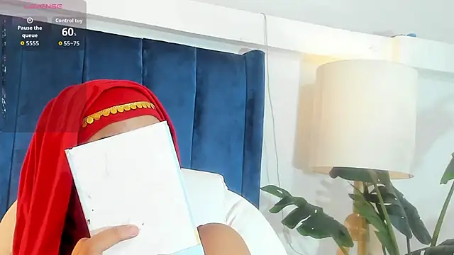 fatimarab   online show from April 21, 2026, 3:35 am