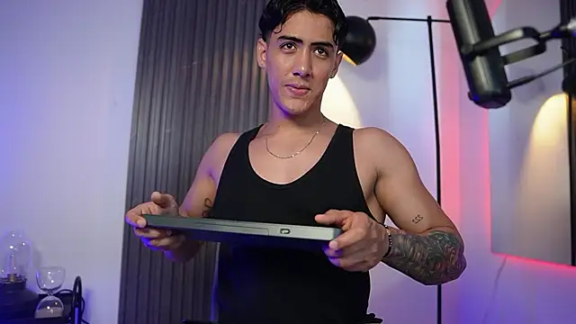 TaylerCross  online show from February 7, 2026, 7:11 pm