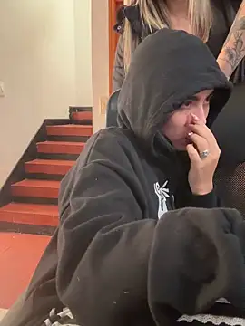 Sara Fernandez  online show from February 5, 2026, 4:25 pm