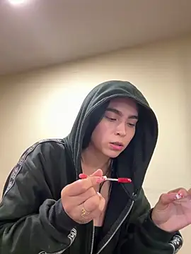 Sara Fernandez  online show from April 20, 2026, 2:07 pm