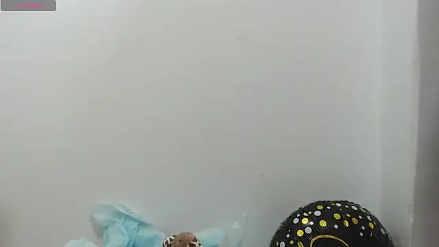 Snapshot of CarolRousee chatting on February 19, 2026, 7:33 pm CarolRousee online show from February 19, 2026, 7:33 pm