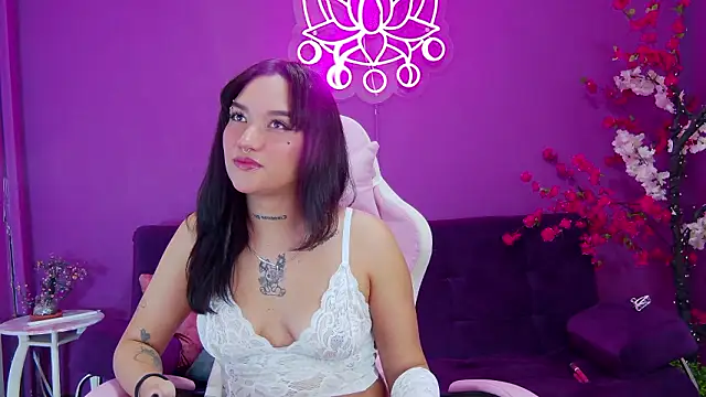 Snapshot of valery-vixen2 chatting on February 23, 2026, 1:01 pm valery-vixen2 online show from February 23, 2026, 1:01 pm