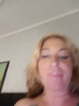 MiaMooly online show from June 4, 2026, 7:51 pm