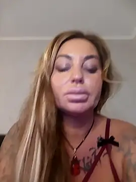 Snapshot of MiaMooly chatting on October 27, 2025, 5:25 pm MiaMooly online show from October 27, 2025, 5:25 pm