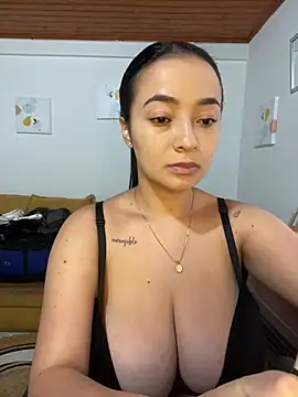 JulietaRiios online show from April 18, 2026, 8:31 pm