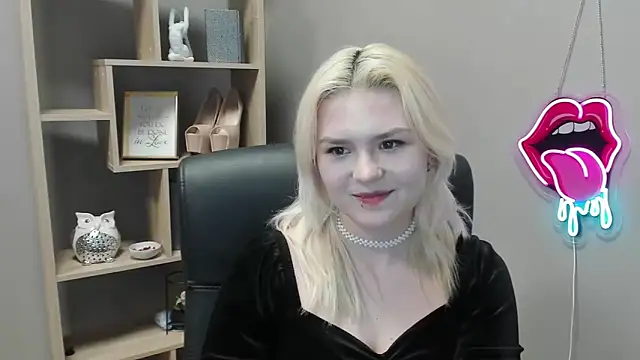 SweetLilyxo online show from February 24, 2026, 3:02 pm