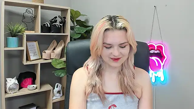 SweetLilyxo online show from July 21, 2026, 6:37 am