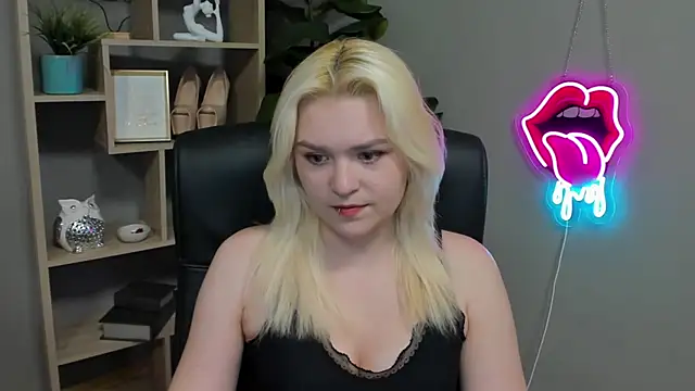 SweetLilyxo online show from March 30, 2026, 6:26 am