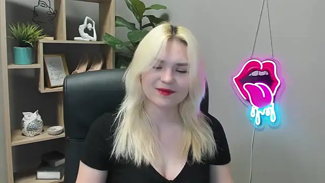 SweetLilyxo online show from April 20, 2026, 6:27 am