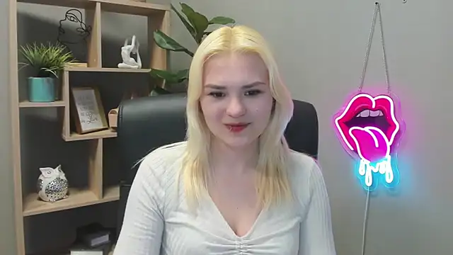 Snapshot of SweetLilyxo chatting on April 29, 2026, 6:28 am SweetLilyxo online show from April 29, 2026, 6:28 am