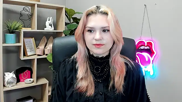 SweetLilyxo online show from July 6, 2026, 7:04 am