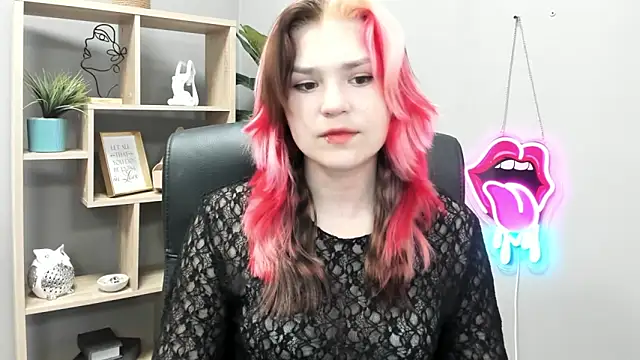 Snapshot of SweetLilyxo chatting on June 8, 2026, 6:25 am SweetLilyxo online show from June 8, 2026, 6:25 am