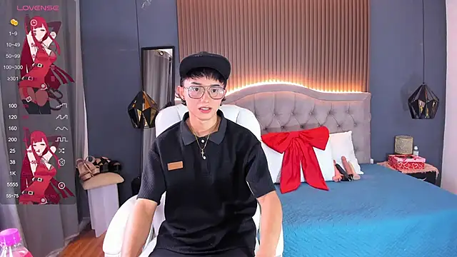 Noa 03 online show from June 3, 2026, 6:12 pm