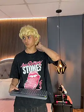 Snapshot of Noa_03 chatting on March 4, 2026, 1:30 pm Noa 03 online show from March 4, 2026, 1:30 pm