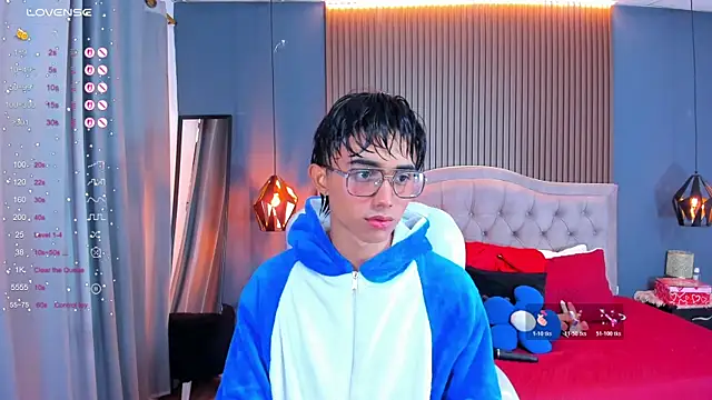 Noa 03 online show from April 17, 2026, 1:36 pm