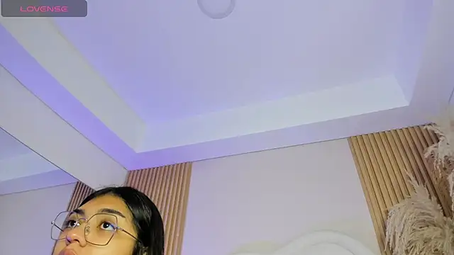 rebeca taylor online show from February 7, 2026, 3:36 am