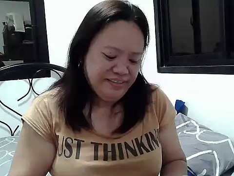 Snapshot of yummychubby29 chatting on May 5, 2026, 12:41 pm yummychubby29 online show from May 5, 2026, 12:41 pm